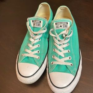 Converse size 7 mens/ size 9 women’s. Light teal green color.